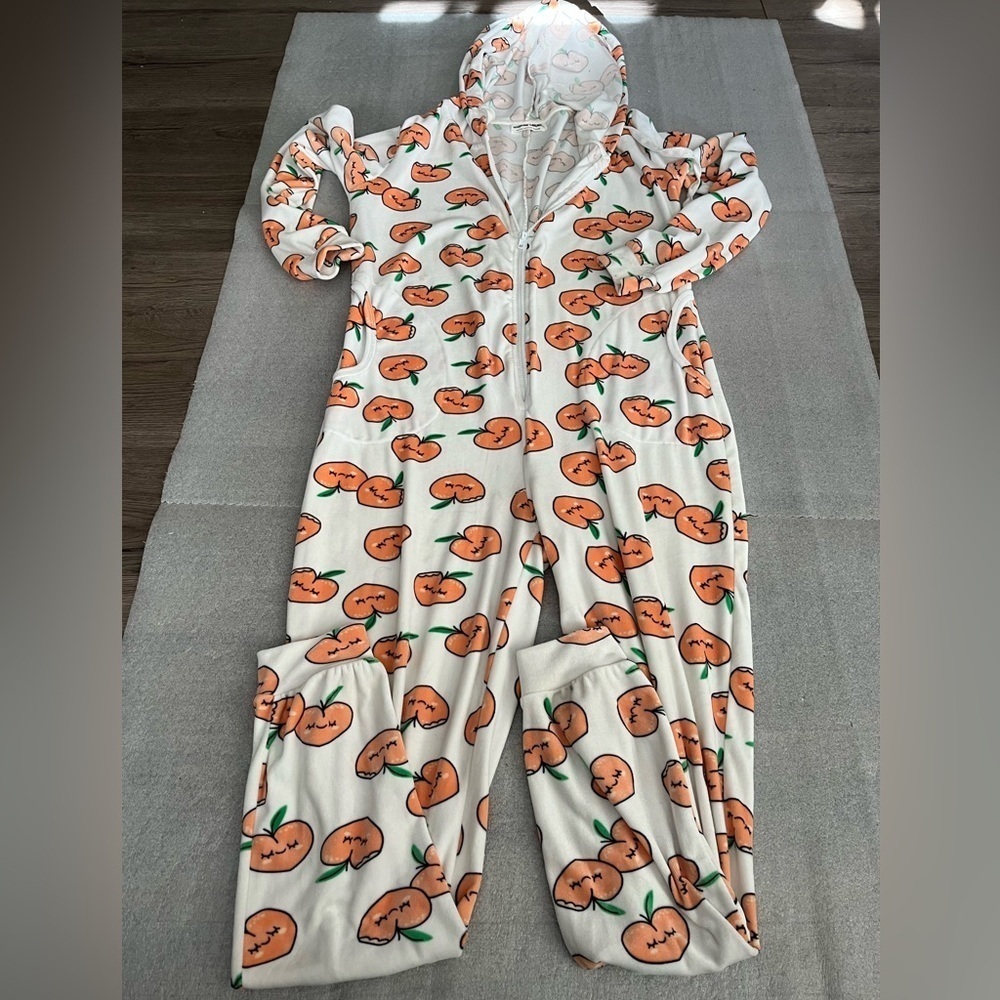 [L]Weekend Edition Cozy Pajamas with Orange Peach Print NWOT